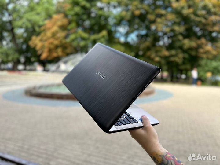 Офисный ноутбук Asus на Intel/SSD