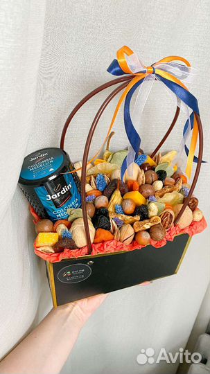 Корзина, ящик орехи и сухофрукты подарок от класса