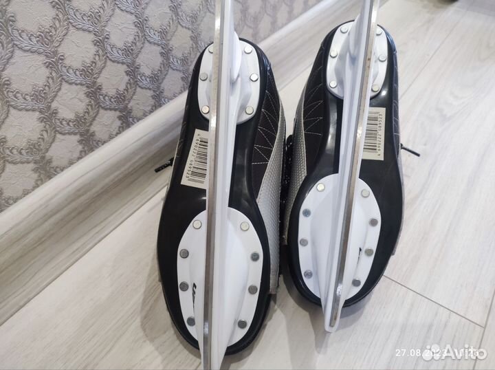 Коньки хоккейные Larsen