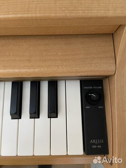 Электронное пианино yamaha