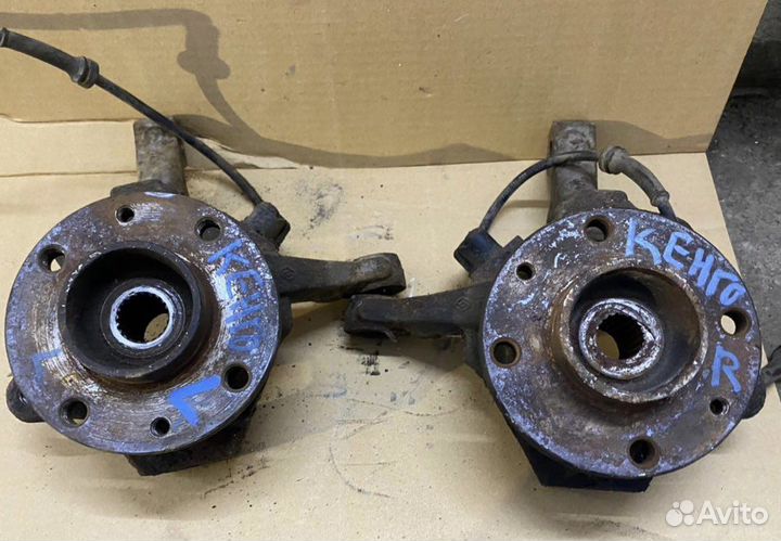 Кулак передний Рено Кангу 1 левый правый