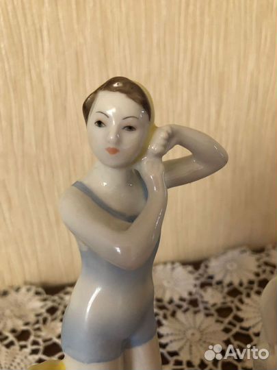 Статуэтки фарфор юная пловчиха и девочка на пляже