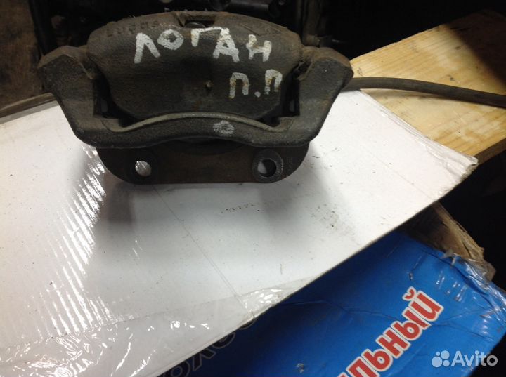 Суппорт тормозной передний правый Рено Логан