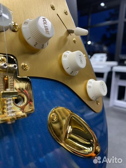 Squier 40th Anniversary Stratocaster Gold Edition