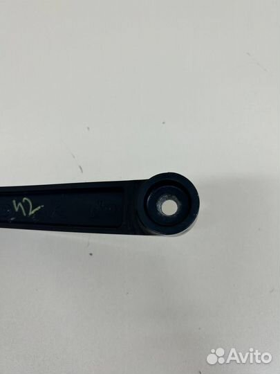 Поводок стеклоочистителя передний правый Kia Ceed