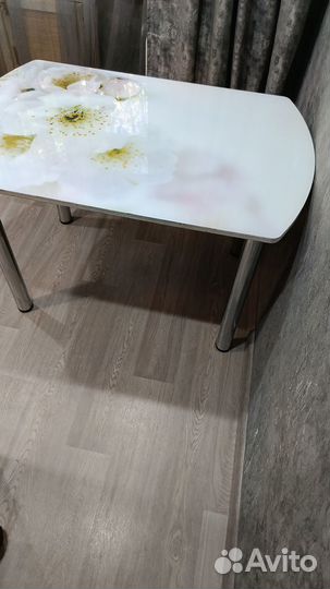 Продам обеденный стол