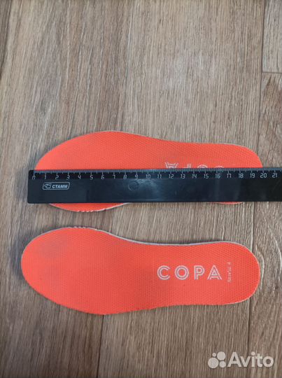 Футбольные бутсы Adidas с шипами