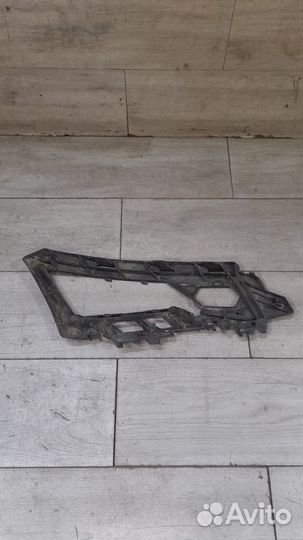 Кронштейн переднего бампера передний левый Skoda