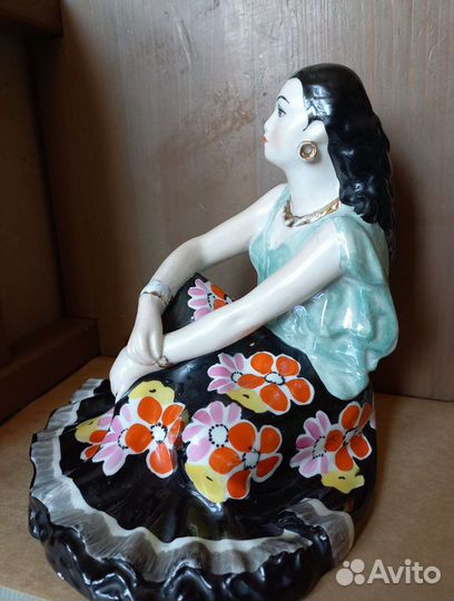 Фарфоровая статуэтка Цыганка Дулево 1960г