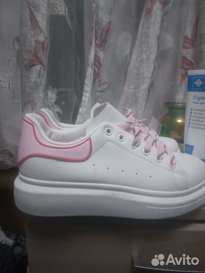 Кроссовки новые 38 р супер