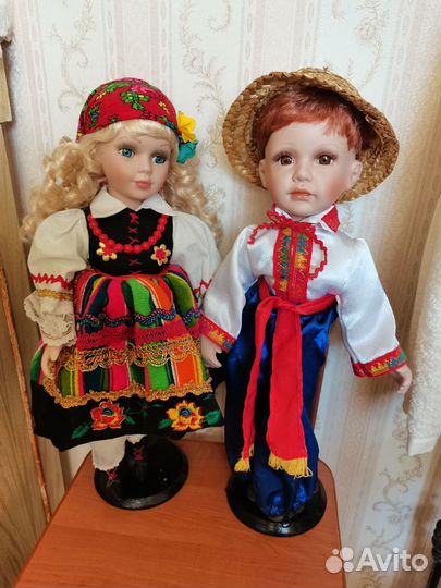 Фарфоровые куклы в национальных костюмах
