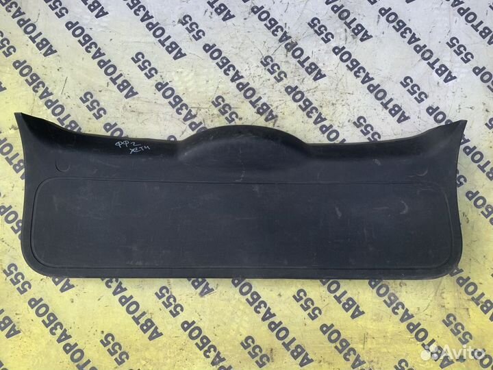 Обшивка двери багажника Ford Focus 2