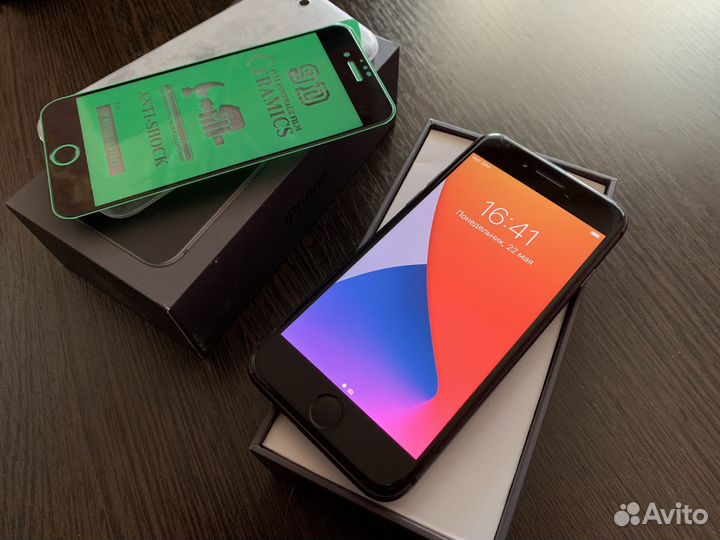Продам iPhone 8 64gb Идеальный