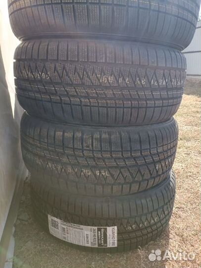 Kumho WinterCraft WS71 265/40 R22