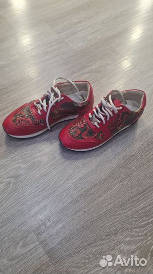 Кроссовки женские кожаные