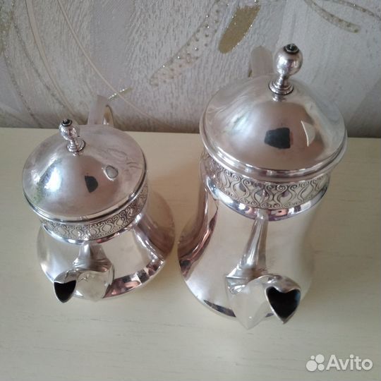 Антикварный кофейник и чайник