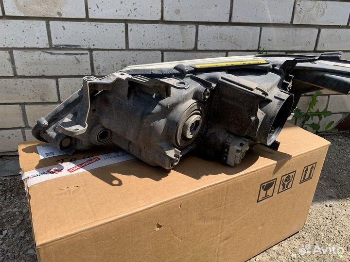 Фара правая Toyota Camry v50 ксенон орига