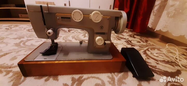 Швейная машинка Подольск 142