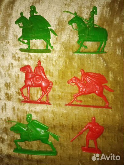 Фигуры пластиковые из СССР (рыцари, солдаты)