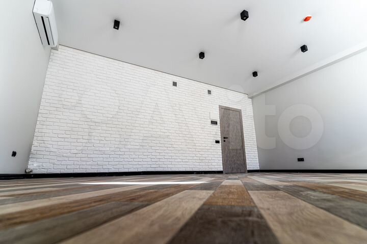 Офис с арендатором и дизайнерским ремонтом