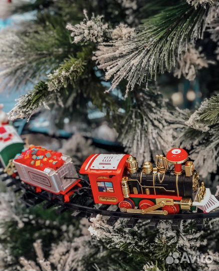 Железная дорога-поезд с креплением на елку