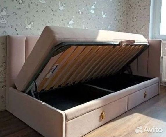 Кровать детская с мягкой спинкой