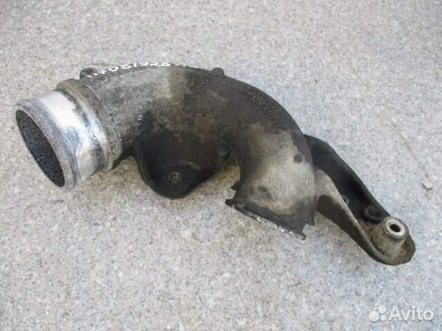 Патрубок Volvo 82902527