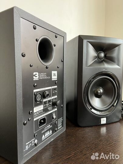 Студийные мониторы JBL LSR 305