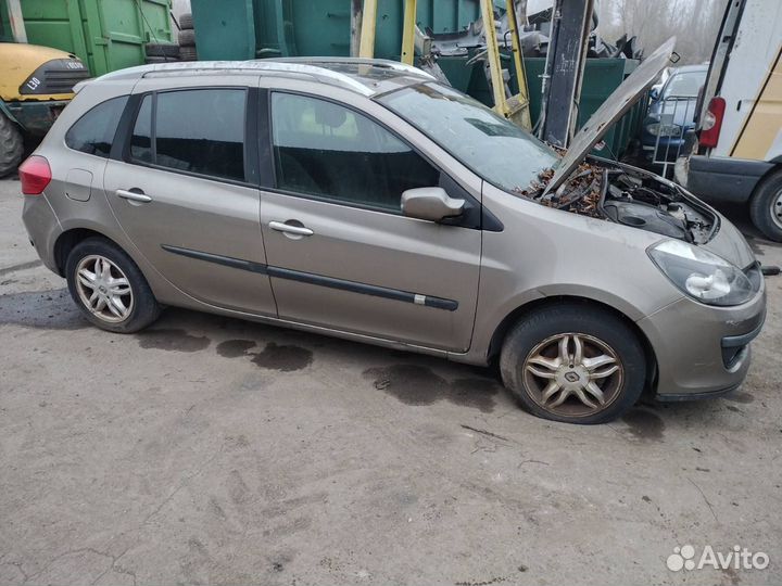 Фонарь задний правый Renault Clio 3 универсал 2007