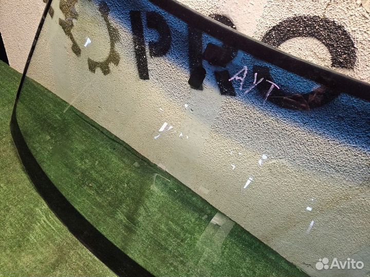 Стекло лобовое на Outlander 1 оригинал