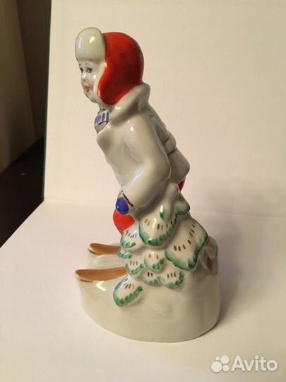 Фарфоровая статуэтка «Лыжник»