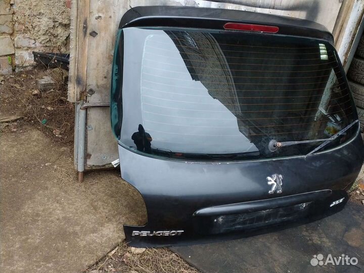 Крышка багажника peugeot 206