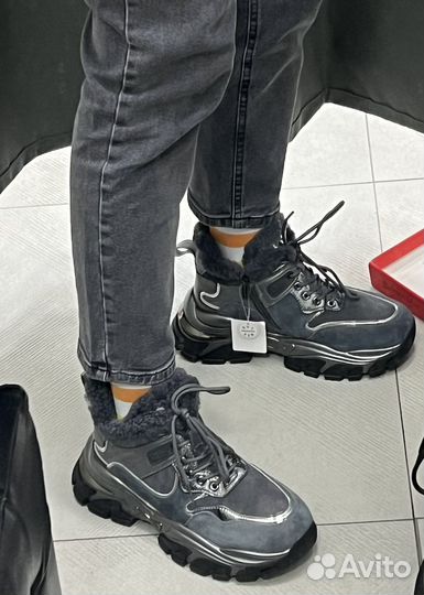 Зимние кроссовки серые