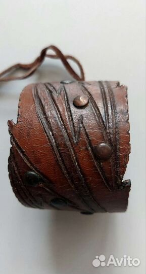 Кожаный браслет