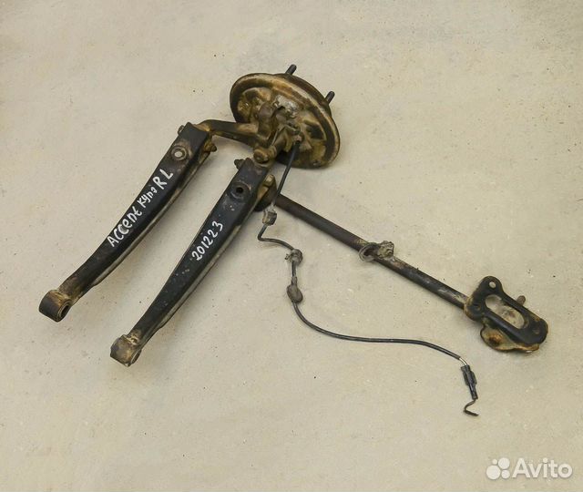 Кулак задний левый Hyundai Accent 1 (1996г)