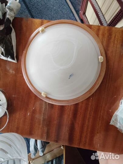 Люстра и светильник