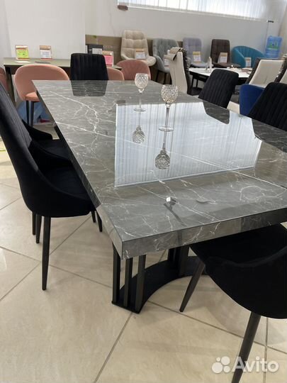 Стол большой из керамогранита