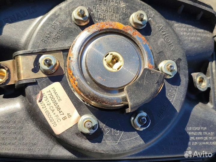 Подушка безопасности водителя в руль Рено Кангу 1