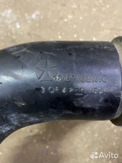 Патрубок воздушного фильтра Додж Калибер