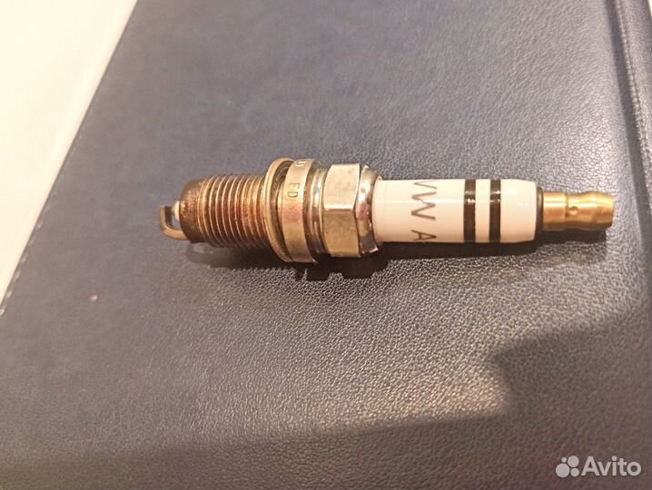 Свечи зажигания на фольцваген VAG 101905601F