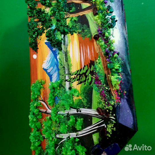 Новая шкатулка с драгоценными камнями. Материал зм