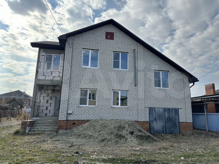 Дом 295 м² на участке 6 сот.