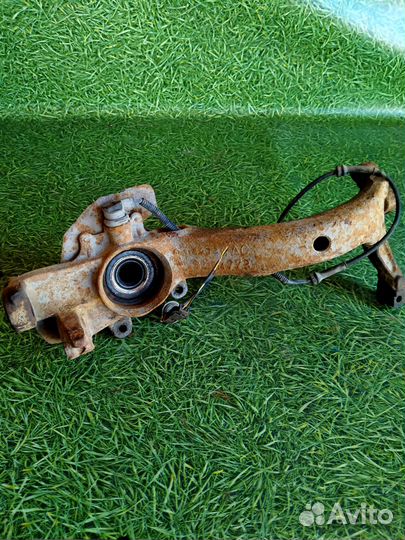 Кулак поворотный передний правый для Ауди А4 Б5