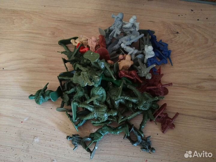 Старые игрушечные Солдатики