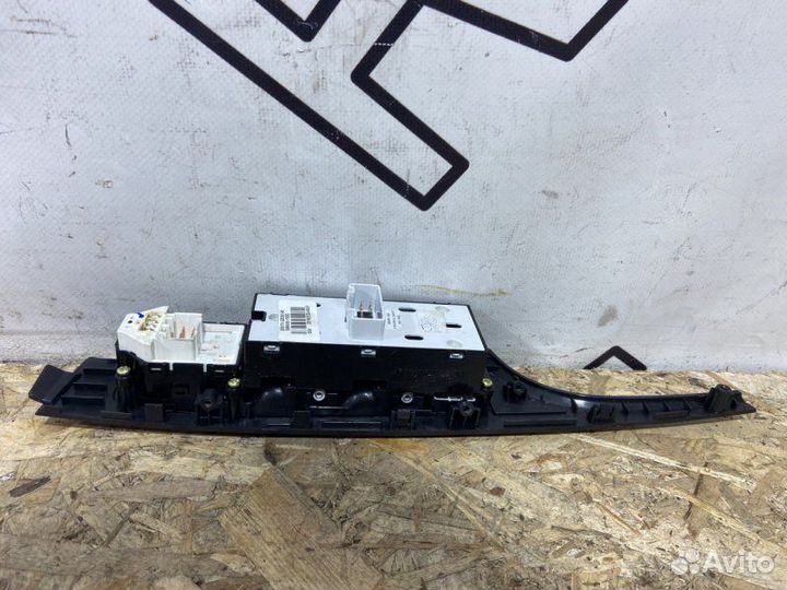 Кнопка стеклоподъемника передняя правая Hyundai