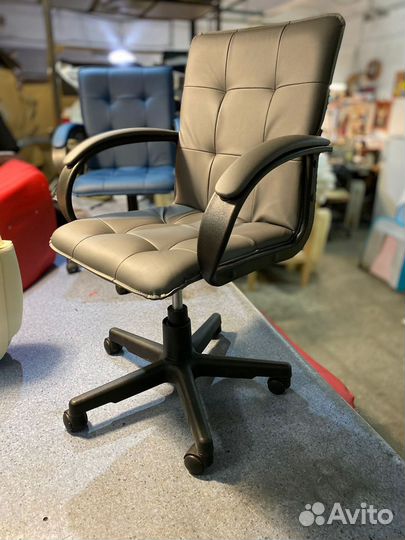 Компьютерное офисное кресло