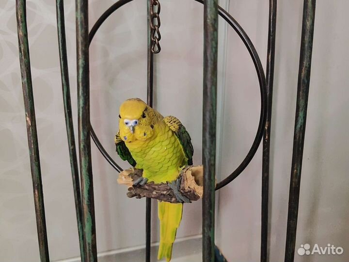 Клетка кованая с фигуркой попугая