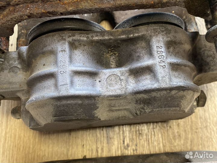 Jaguar s type передние суппорта L-R