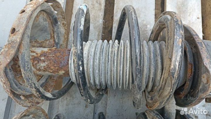 Стойка передняя Subaru Impreza GG