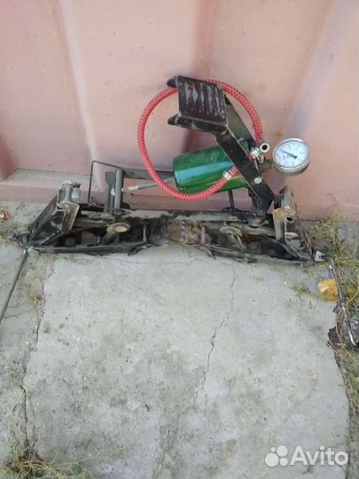 Домкраты и насос